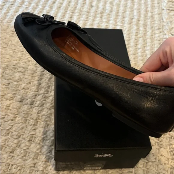 Clearing out ❗️Coach ‘Benni’ Leather Ballet Flats - Picture 6 of 7